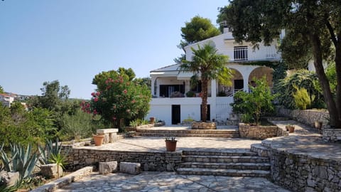 Apartment in Maslinica 70m from the sea Apartment in Split-Dalmatia County