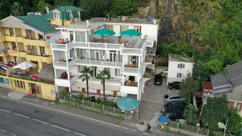 Facade/entrance, Neighbourhood