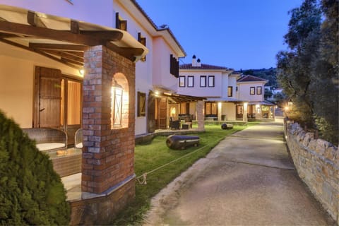 Patio, Spring, Night, Summer, Autumn, On site