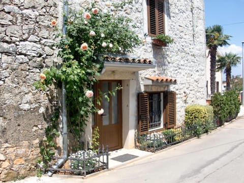 Property building, Day, Street view