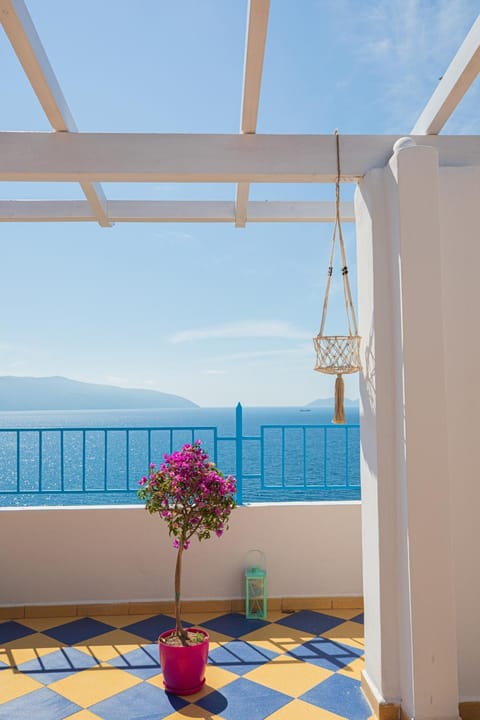 Restaurant/places to eat, Balcony/Terrace, Lounge or bar