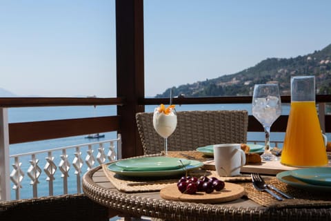 Balcony/Terrace, Dining area, Garden view, Sea view