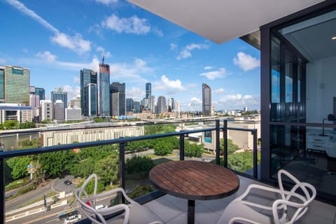 Balcony/Terrace, City view