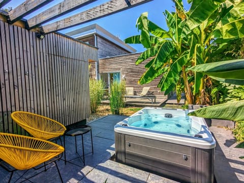 Patio, Garden, View (from property/room), Spa and wellness centre/facilities, Garden view, furniture