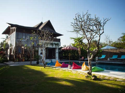 Property building, Day, Garden, Garden view, Pool view, Swimming pool, sunbed