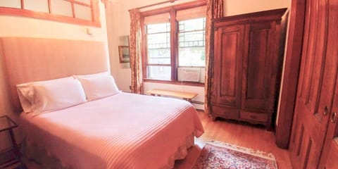 Austin House Inn Bed and Breakfast in Newport