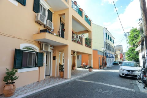 Facade/entrance, Neighbourhood