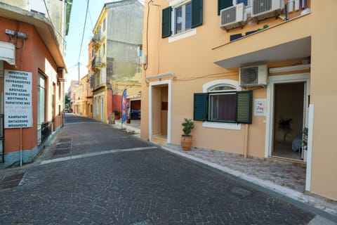 Facade/entrance, Neighbourhood