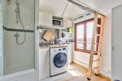 Coffee/tea facilities, Kitchen or kitchenette, Dining area