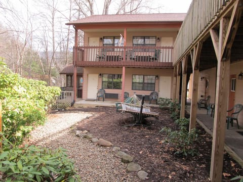 Facade/entrance, Area and facilities