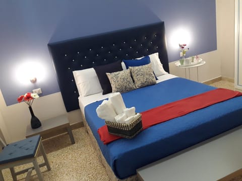 Bedroom, towels