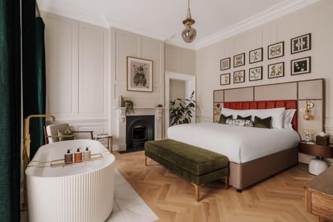 Photo of the whole room, Bedroom, Bath