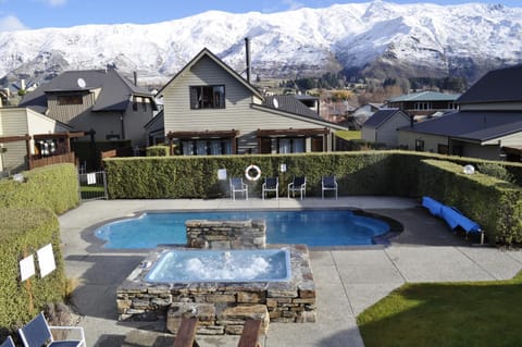 Swimming pool, Swimming pool