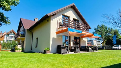 Property building, Day, Natural landscape, Garden, Garden view