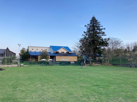 Property building, Facade/entrance, Natural landscape, Garden, Garden view