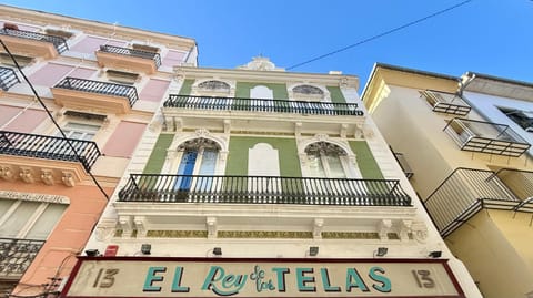 Property building, Facade/entrance, Spring, Off site, Day, Balcony/Terrace, Balcony/Terrace, Lobby or reception, Decorative detail, Evening entertainment, Logo/Certificate/Sign, City view, Street view, Entertainment, Location, Quiet street view, heating, elevator, acessibility, air conditioner