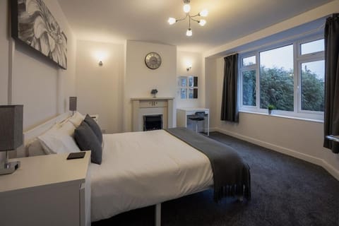 Hereford - Raven House - 4 Bedroom House Located West Of City, Sleeps 7 - Perfect For Contractors Or a Base For Exploring - Hosted By RENTMYHOUSE Apartment in Hereford