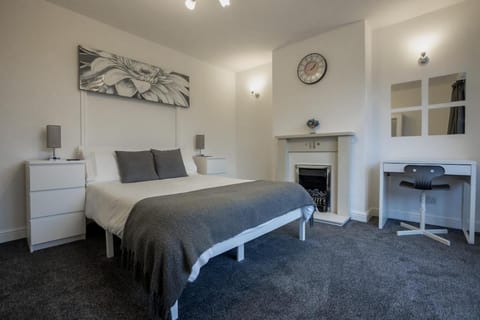 Hereford - Raven House - 4 Bedroom House Located West Of City, Sleeps 7 - Perfect For Contractors Or a Base For Exploring - Hosted By RENTMYHOUSE Apartment in Hereford