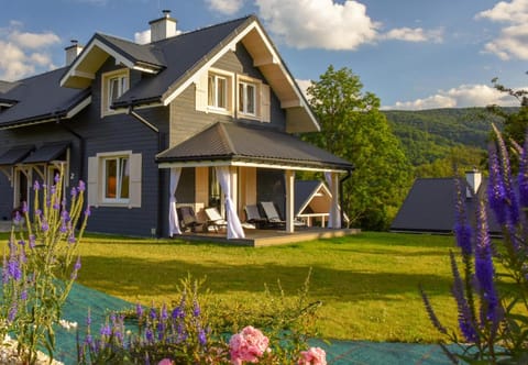 Property building, Garden, Balcony/Terrace