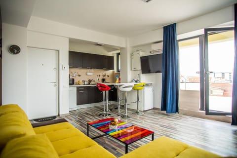 Kitchen or kitchenette, Living room, Seating area