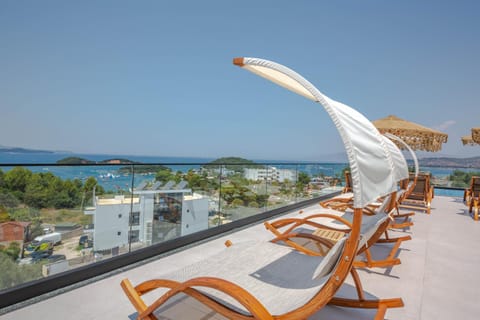 Balcony/Terrace, Sea view, Swimming pool