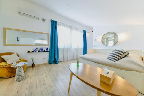 Bed, Living room, Bedroom