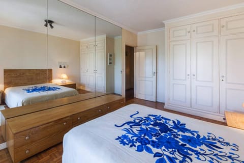 Photo of the whole room, Decorative detail