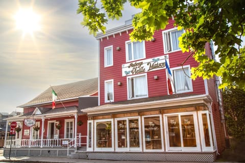 Property building, Restaurant/places to eat, Day