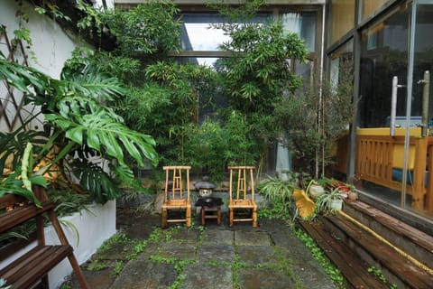 Property building, Garden, Lounge or bar, Garden view