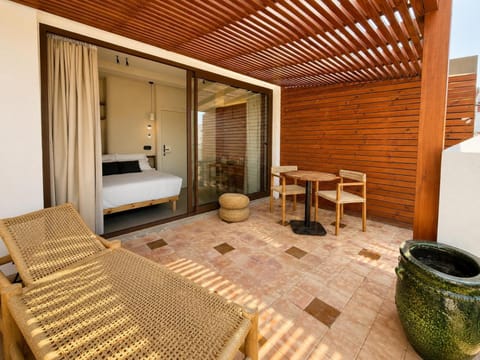 Day, Balcony/Terrace, Decorative detail, furniture