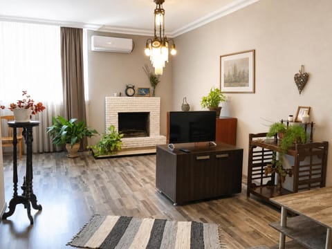 Communal lounge/ TV room, TV and multimedia, Living room, Seating area