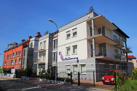 Property building, Facade/entrance, Day, Neighbourhood, Street view, Location, Parking