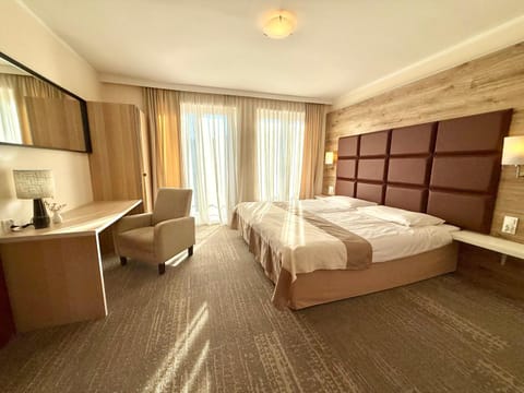 Bed, TV and multimedia, Photo of the whole room