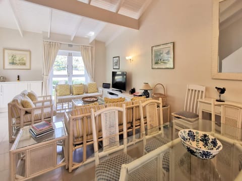 TV and multimedia, Living room, Dining area