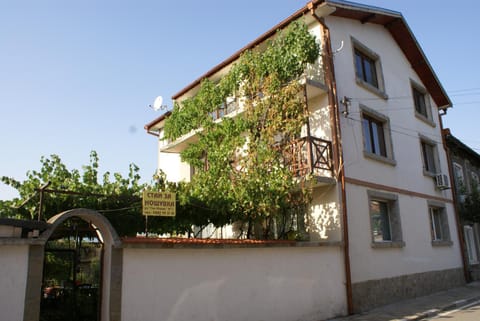 Property building, Day