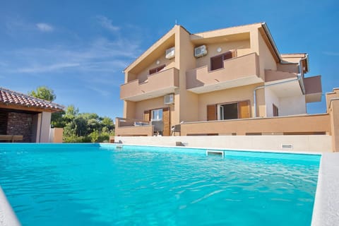 Property building, Balcony/Terrace, Pool view, Swimming pool
