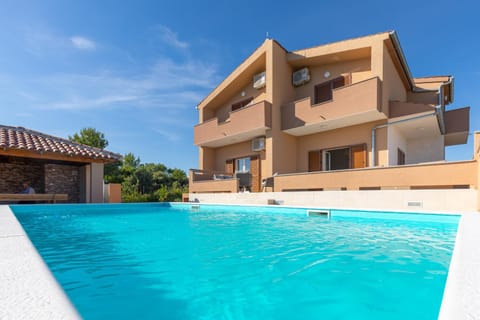 Property building, Facade/entrance, Off site