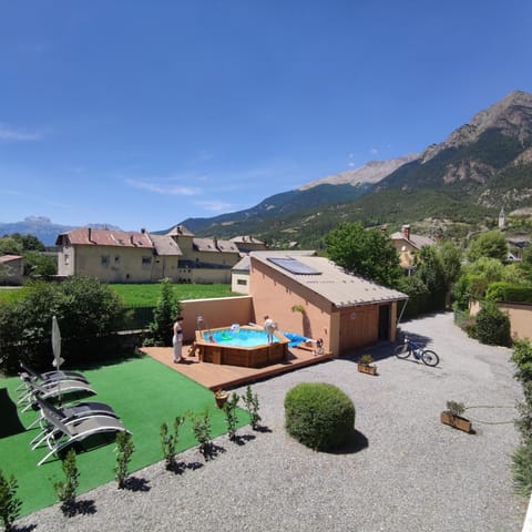 Property building, Balcony/Terrace, Swimming pool