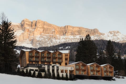 Property building, Day, Natural landscape, Winter, Mountain view