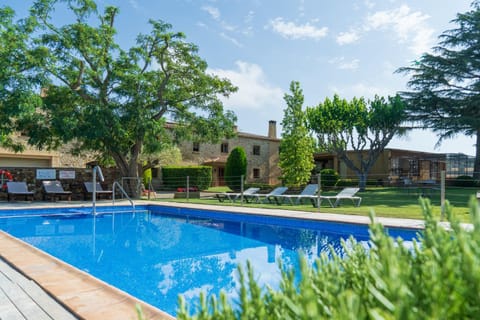 Property building, Garden, Garden view, Swimming pool