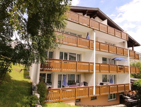 Property building, Day, Balcony/Terrace