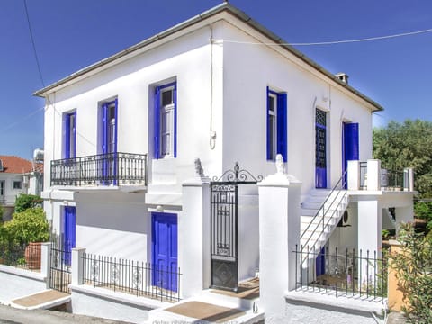 Property building, Day, View (from property/room), Balcony/Terrace, City view, Sea view