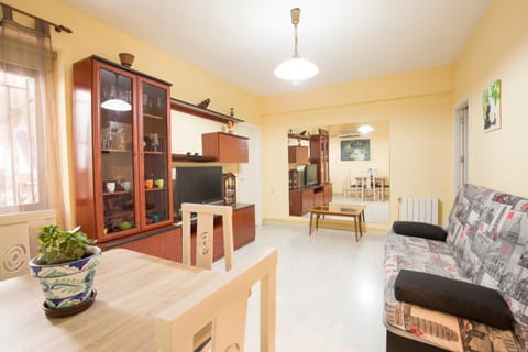 Communal lounge/ TV room, TV and multimedia, Living room, Dining area