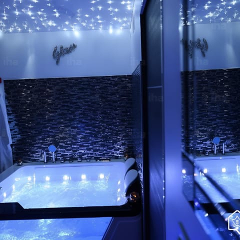 Hot Tub, Bath
