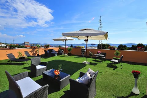 Seating area, sunbed