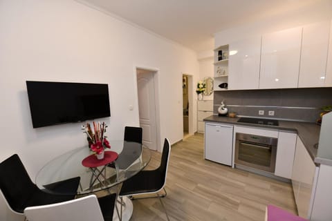 Kitchen or kitchenette, Living room, Dining area