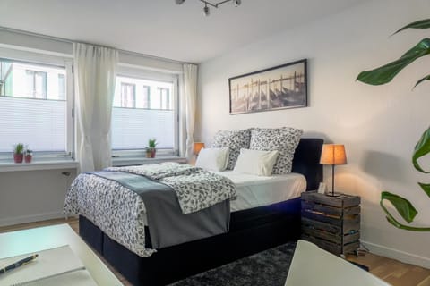 Bed, TV and multimedia, Living room, Seating area, Bedroom