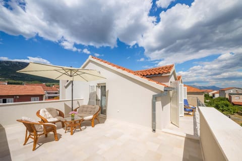 View (from property/room), Balcony/Terrace, Mountain view