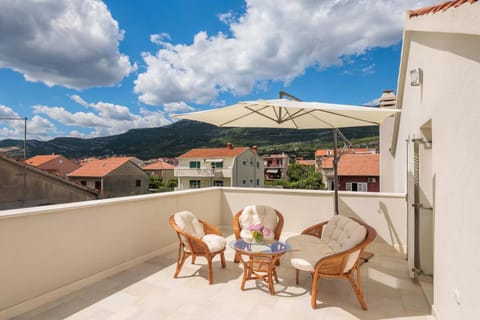 View (from property/room), Balcony/Terrace, Mountain view