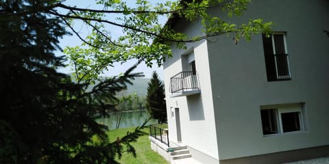 Property building, Facade/entrance, Spring, Day, BBQ facilities, View (from property/room), Balcony/Terrace, Communal kitchen, Garden view, Lake view, Mountain view